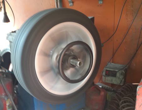 Балансировка колес на выездном шиномонтаже